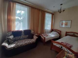 Отель Вишнёвый сад Sychkovo Улучшенный двухместный номер с 2 отдельными кроватями-1